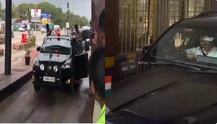 డ్రైవర్గా మారిన సీఎం విజయ్.. ఏకంగా 130 కి.మీ స్వయంగా డ్రైవింగ్ డ్రైవర్గా మారిన సీఎం విజయ్.. ఏకంగా 130 కి.మీ స్వయంగా డ్రైవింగ్