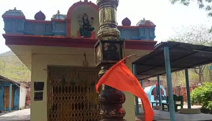 బయ్యారం గట్టు ముసలమ్మ ఆలయంలో కలకలం.. హుండీల ధ్వంసం బయ్యారం గట్టు ముసలమ్మ ఆలయంలో కలకలం.. హుండీల ధ్వంసం