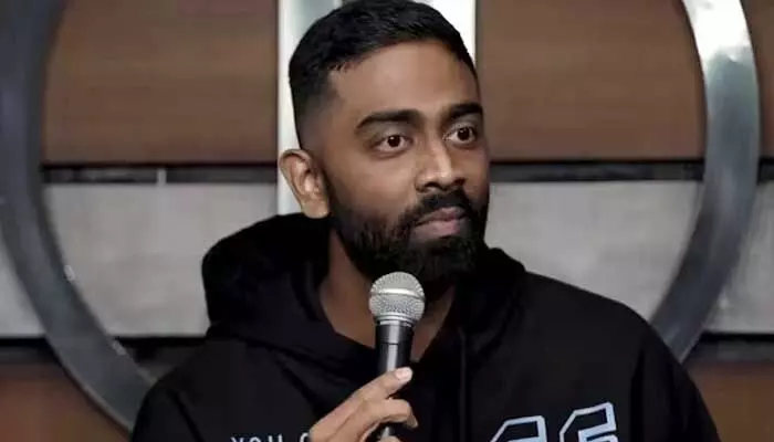 ‘బిర్యానీ కొనిస్తే అమ్మాయిని అనుభవించొచ్చు’ అంటూ కామెంట్స్.. ఎట్టకేలకు ‘సారీ’ చెప్పిన స్టాండప్ కమెడియన్ ‘బిర్యానీ కొనిస్తే అమ్మాయిని అనుభవించొచ్చు’ అంటూ కామెంట్స్.. ఎట్టకేలకు ‘సారీ’ చెప్పిన స్టాండప్ కమెడియన్