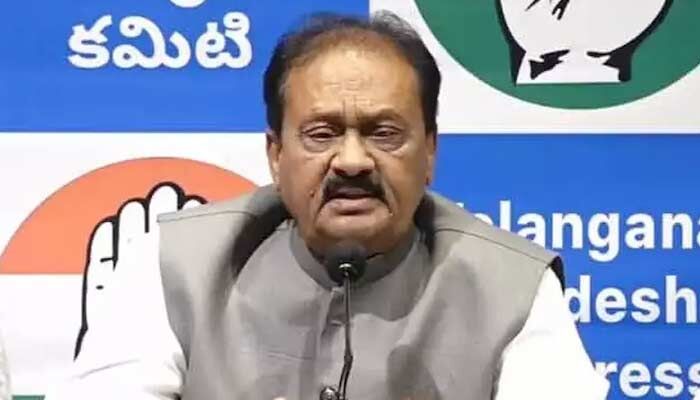 కాంగ్రెస్ సీనియర్ నేత షబ్బీర్ అలీకి  పీసీసీ  షోకాజ్ నోటీసులు