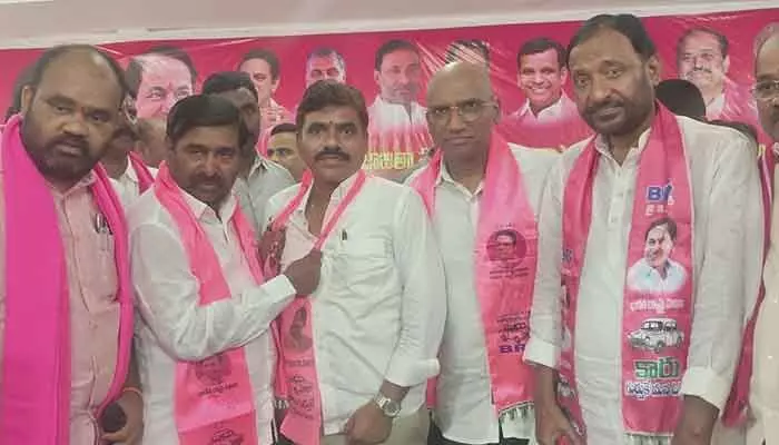 బీఆర్ఎస్లో చేరిన ప్రముఖ న్యాయవాది.. బీఆర్ఎస్లో చేరిన ప్రముఖ న్యాయవాది..