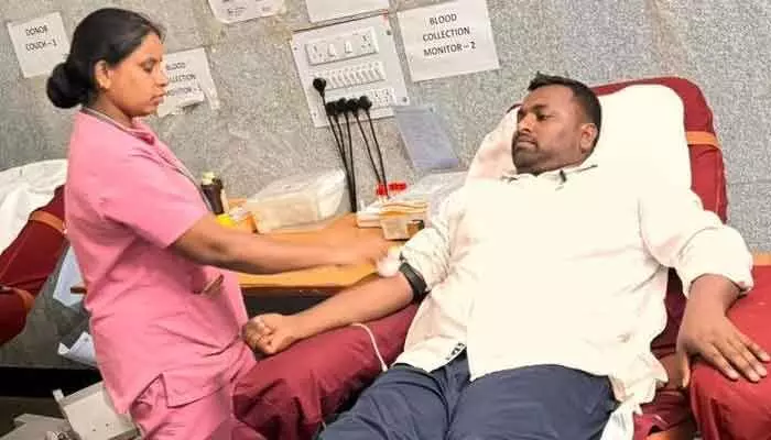 మానవత్వాన్ని చాటుకున్న ఆసరా స్వచ్ఛంద సేవా సంస్థ చైర్మన్ మానవత్వాన్ని చాటుకున్న ఆసరా స్వచ్ఛంద సేవా సంస్థ చైర్మన్