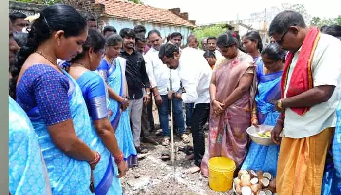 మహిళలను కోటీశ్వరులను చేయడమే ప్రజాప్రభుత్వ లక్ష్యం : ఎమ్మెల్యే కేఆర్ నాగరాజు మహిళలను కోటీశ్వరులను చేయడమే ప్రజాప్రభుత్వ లక్ష్యం : ఎమ్మెల్యే కేఆర్ నాగరాజు