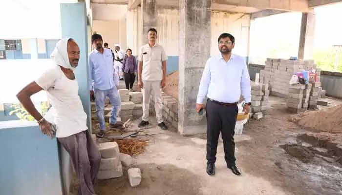 పాఠశాలల్లో అభివృద్ధి పనులు వేగవంతం చేయాలి : కలెక్టర్ కుమార్ దీపక్ పాఠశాలల్లో అభివృద్ధి పనులు వేగవంతం చేయాలి : కలెక్టర్ కుమార్ దీపక్