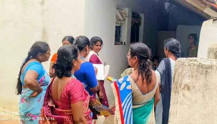 గ్రామాలను జల్లెడ పడుతున్న ప్రైవేటు విద్యాసంస్థలు గ్రామాలను జల్లెడ పడుతున్న ప్రైవేటు విద్యాసంస్థలు