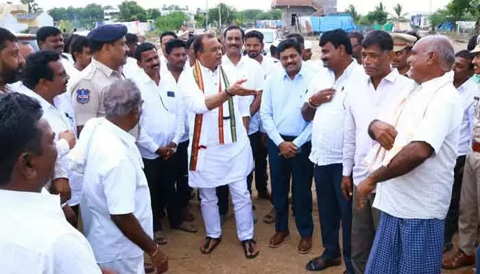 సీఎం పర్యటన ఏర్పాట్లను పరిశీలించిన మంత్రి కోమటిరెడ్డి సీఎం పర్యటన ఏర్పాట్లను పరిశీలించిన మంత్రి కోమటిరెడ్డి