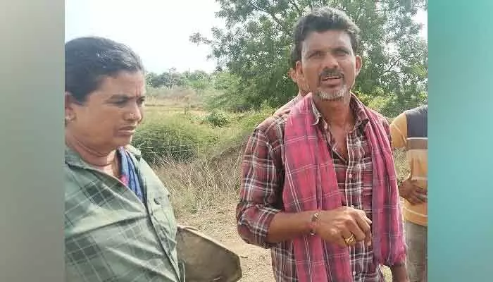 ఉపాధి హామీ పని.. తాగునీటికి దిక్కులేదు ఉపాధి హామీ పని.. తాగునీటికి దిక్కులేదు