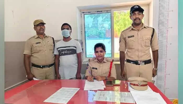అన్న పై తమ్ముడు దాడి అన్న పై తమ్ముడు దాడి