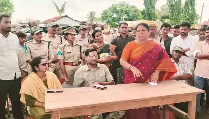అధికారులు జాయింట్ సర్వే నిర్వహించి సమస్యను పరిష్కరించాలి: ఎమ్మెల్యే కోవలక్ష్మి అధికారులు జాయింట్ సర్వే నిర్వహించి సమస్యను పరిష్కరించాలి: ఎమ్మెల్యే కోవలక్ష్మి
