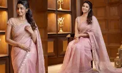 పింక్ శారీలో ట్రెడిషనల్ అందాలతో మెస్మరైజ్ చేసిన ప్రియ భవాని శంకర్ పింక్ శారీలో ట్రెడిషనల్ అందాలతో మెస్మరైజ్ చేసిన ప్రియ భవాని శంకర్