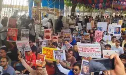 హైదరాబాద్లో ‘సిజెపి’ ధర్నా.. ధర్మేంద్ర ప్రధాన్ రాజీనామాకు డిమాండ్! హైదరాబాద్లో ‘సిజెపి’ ధర్నా.. ధర్మేంద్ర ప్రధాన్ రాజీనామాకు డిమాండ్!