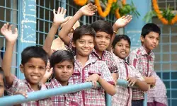 తెలంగాణలో రేపటి నుంచే పాఠశాలలు ప్రారంభం.. విద్యార్థులకు గుడ్న్యూస్ తెలంగాణలో రేపటి నుంచే పాఠశాలలు ప్రారంభం.. విద్యార్థులకు గుడ్న్యూస్