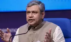 విద్యార్థి ఫీడ్బ్యాక్కు కేంద్రం తక్షణ రెస్పాన్స్.. మంత్రి అశ్విని వైష్ణవ్ కృతజ్ఞతలు విద్యార్థి ఫీడ్బ్యాక్కు కేంద్రం తక్షణ రెస్పాన్స్.. మంత్రి అశ్విని వైష్ణవ్ కృతజ్ఞతలు