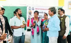 టాపర్ విద్యార్థినికి సర్పంచ్ చేయూత.. సభలోనే రూ.10 వేల ఆర్థిక సాయం టాపర్ విద్యార్థినికి సర్పంచ్ చేయూత.. సభలోనే రూ.10 వేల ఆర్థిక సాయం