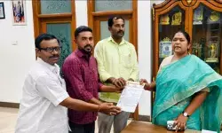 బిల్ కలెక్టర్లు, కరోబార్ల సమస్యలు పరిష్కరిస్తాం: మంత్రి సీతక్క బిల్ కలెక్టర్లు, కరోబార్ల సమస్యలు పరిష్కరిస్తాం: మంత్రి సీతక్క