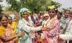 ఉపాధి హామీ పనుల మధ్య పెళ్లి సందడి..