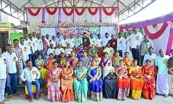 పూర్వ విద్యార్థుల అపూర్వ కలయిక.. పూర్వ విద్యార్థుల అపూర్వ కలయిక..