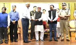 ఇండియన్ రెడ్ క్రాస్ సొసైటీ సేవలు అభినందనీయం: గవర్నర్ శివ ప్రతాప్ శుక్లా ఇండియన్ రెడ్ క్రాస్ సొసైటీ సేవలు అభినందనీయం: గవర్నర్ శివ ప్రతాప్ శుక్లా