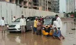 నెమలి నగర్లో రోడ్డు అధ్వానం నెమలి నగర్లో రోడ్డు అధ్వానం