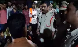 ఆదిభట్ల పోలీస్ స్టేషన్ వద్ద తీవ్ర ఉద్రిక్తత ఆదిభట్ల పోలీస్ స్టేషన్ వద్ద తీవ్ర ఉద్రిక్తత
