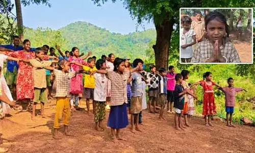 కలెక్టర్ మేడం గారు.. మాకు బడి కావాలి! ఆ జిల్లాలో గిరిజన విద్యార్థుల వినూత్న నిరసన
