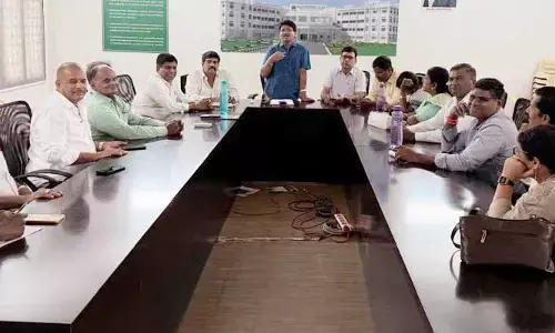 అధిక ఫీజులు వసూలు చేస్తున్న కాలేజీలపై కోర్టుకెళ్తాం: మెడికో పేరెంట్స్ అసోసియేషన్