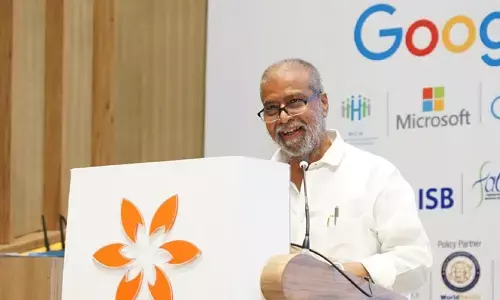 ప్రభుత్వ వైద్య రంగంలోనూ ఏఐ సేవలు.. మంత్రి దామోదర్ రాజనర్సింహ కీలక ప్రకటన ప్రభుత్వ వైద్య రంగంలోనూ ఏఐ సేవలు.. మంత్రి దామోదర్ రాజనర్సింహ కీలక ప్రకటన