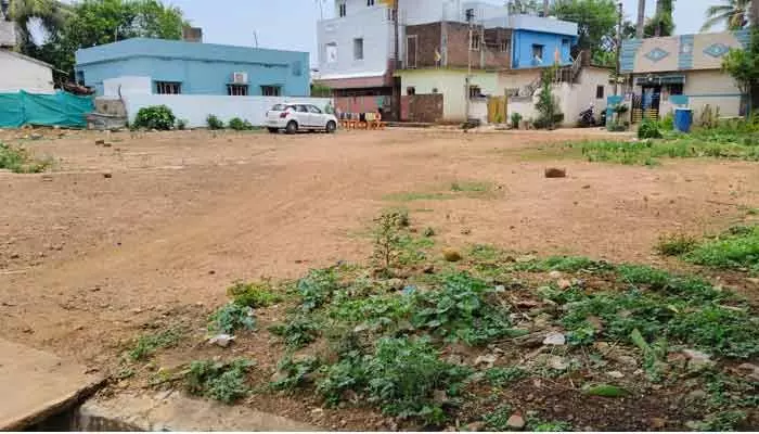 దమ్మపేటలో డ్రైనేజీ ఆక్రమణ దమ్మపేటలో డ్రైనేజీ ఆక్రమణ