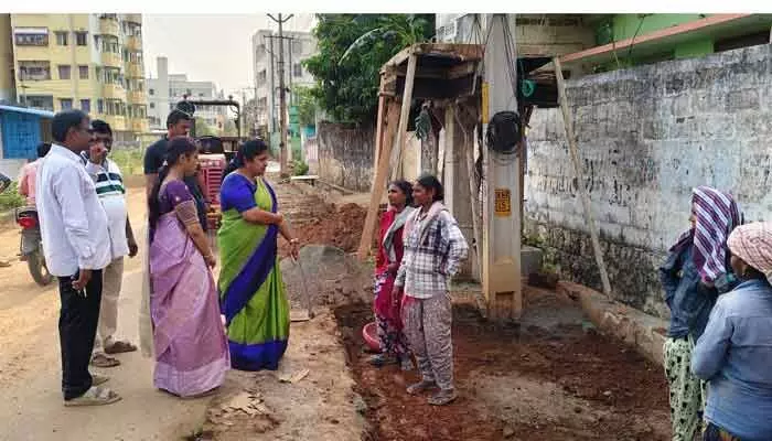 మౌలిక సదుపాయాల పై ఫోకస్.. సత్తుపల్లిలో అభివృద్ధి పనుల తనిఖీ మౌలిక సదుపాయాల పై ఫోకస్.. సత్తుపల్లిలో అభివృద్ధి పనుల తనిఖీ