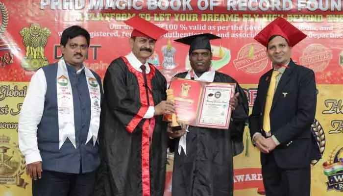 జర్నలిజం సేవలకు గౌరవ డాక్టరేట్ జర్నలిజం సేవలకు గౌరవ డాక్టరేట్