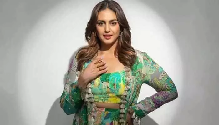 అతనిలో ఉన్న ఆ గుణాలే నన్ను ఆకట్టుకున్నాయి.. ప్రేమపై హింట్ ఇస్తూ హుమా ఖురేషి ఎమోషనల్ పోస్ట్! అతనిలో ఉన్న ఆ గుణాలే నన్ను ఆకట్టుకున్నాయి.. ప్రేమపై హింట్ ఇస్తూ హుమా ఖురేషి ఎమోషనల్ పోస్ట్!