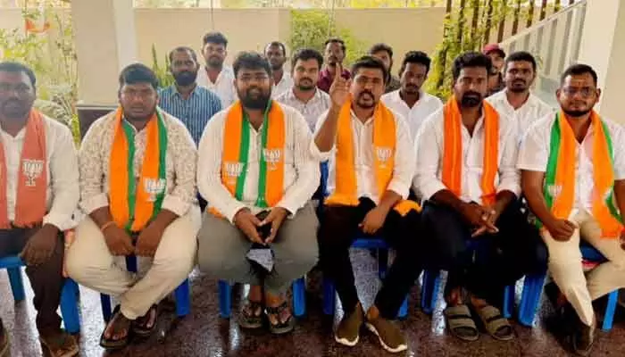 నమో యువ కాంక్లేవ్ విజయవంతం చేయండి: బీజేవైఎం రాష్ట్ర ఉపాధ్యక్షుడు నమో యువ కాంక్లేవ్ విజయవంతం చేయండి: బీజేవైఎం రాష్ట్ర ఉపాధ్యక్షుడు