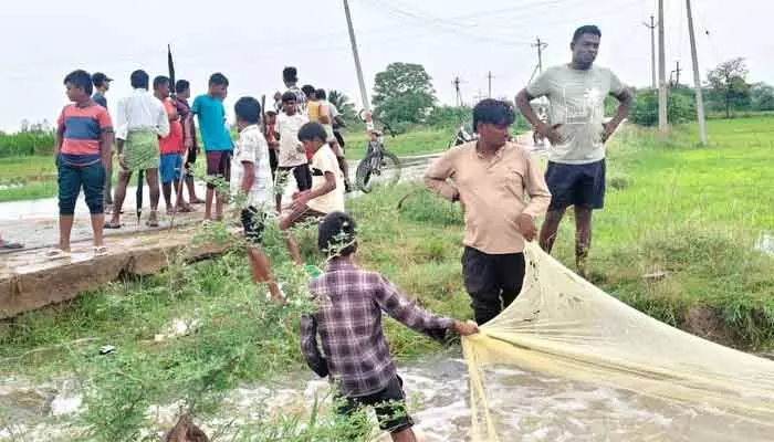 స్కూల్ ప్రారంభానికి ఇక ఒక్కరోజే స్కూల్ ప్రారంభానికి ఇక ఒక్కరోజే