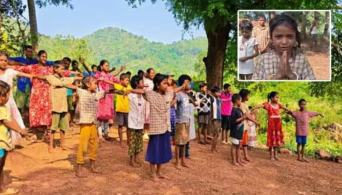 కలెక్టర్ మేడం గారు.. మాకు బడి కావాలి! ఆ జిల్లాలో గిరిజన విద్యార్థుల వినూత్న నిరసన కలెక్టర్ మేడం గారు.. మాకు బడి కావాలి! ఆ జిల్లాలో గిరిజన విద్యార్థుల వినూత్న నిరసన