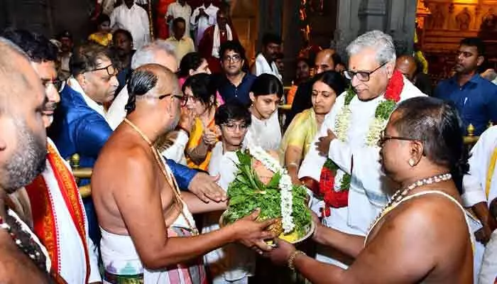 లక్ష్మీ నరసింహ స్వామిని దర్శించుకున్న సుప్రీంకోర్టు న్యాయమూర్తి లక్ష్మీ నరసింహ స్వామిని దర్శించుకున్న సుప్రీంకోర్టు న్యాయమూర్తి