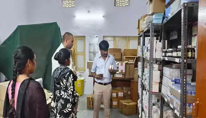 బస్తీ ప్రజలకు అన్ని రకాల ఆరోగ్య సేవలు అందించాలి: డీఎంహెచ్వో బస్తీ ప్రజలకు అన్ని రకాల ఆరోగ్య సేవలు అందించాలి: డీఎంహెచ్వో