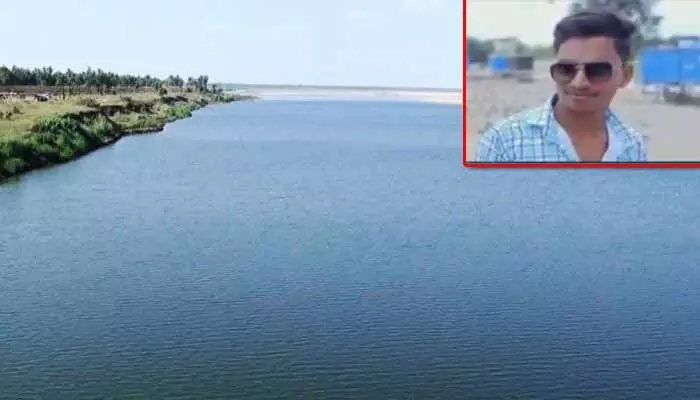 గోదావరిలో ముగ్గురు యువకుల గల్లంతు.. ఇద్దరు సురక్షితం గోదావరిలో ముగ్గురు యువకుల గల్లంతు.. ఇద్దరు సురక్షితం