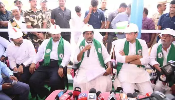 సింగరేణి సంస్థ సర్వతోముఖాభివృద్ధికి సమిష్టిగా కృషి చేద్దాం... సింగరేణి సంస్థ సర్వతోముఖాభివృద్ధికి సమిష్టిగా కృషి చేద్దాం...
