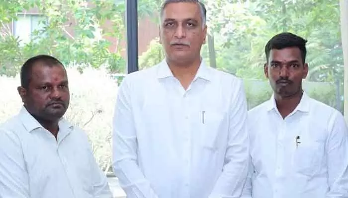 తాడ్వాయి నిరుపేద ఎంబీబీఎస్ విద్యార్థినికి ఆర్థిక తోడ్పాటు: హరీష్ రావు తాడ్వాయి నిరుపేద ఎంబీబీఎస్ విద్యార్థినికి ఆర్థిక తోడ్పాటు: హరీష్ రావు