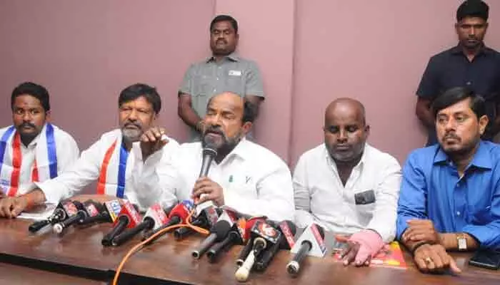 ప్రభుత్వ పాఠశాలల మూసివేత విద్యా హక్కులకు విఘాతం:ఎంపీ ఆర్.కృష్ణయ్య ప్రభుత్వ పాఠశాలల మూసివేత విద్యా హక్కులకు విఘాతం:ఎంపీ ఆర్.కృష్ణయ్య
