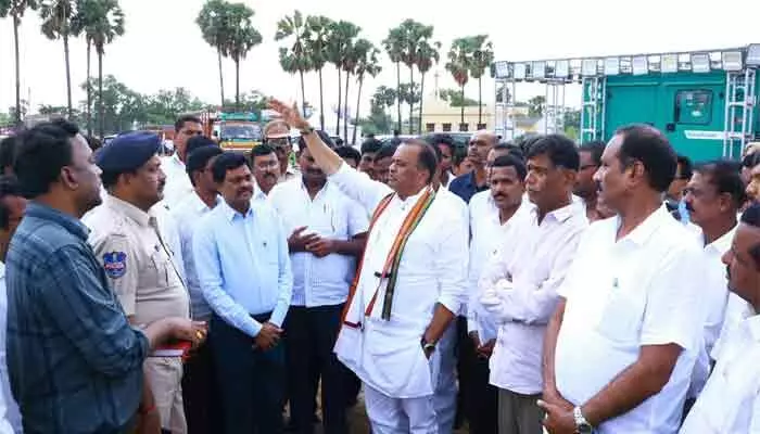 ఈనెల 17న సీఎం రేవంత్ రెడ్డి నల్లగొండకు రాక.. ఏర్పాట్లు పరిశీలించిన మంత్రి కోమటిరెడ్డి ఈనెల 17న సీఎం రేవంత్ రెడ్డి నల్లగొండకు రాక.. ఏర్పాట్లు పరిశీలించిన మంత్రి కోమటిరెడ్డి