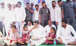 ‘తల్లిదండ్రుల కష్టాన్ని గుర్తించి ఉన్నత స్థాయికి ఎదగాలి’.. విద్యార్థులకు మంత్రి పొన్నం పిలుపు