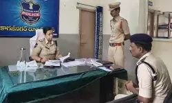 కాగజ్నగర్ రూరల్ పోలీస్ స్టేషన్ను ఆకస్మికంగా తనిఖీ చేసిన జిల్లా ఎస్పీ కాగజ్నగర్ రూరల్ పోలీస్ స్టేషన్ను ఆకస్మికంగా తనిఖీ చేసిన జిల్లా ఎస్పీ