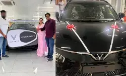 షోరూమ్ ముందే ఆగిపోయిన రూ.25 లక్షల ఎలక్ట్రిక్ కారు.. చేతులెత్తేసిన యాజమాన్యం! కస్టమర్ ఆందోళన