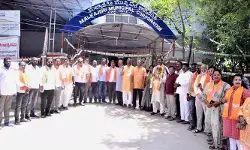 అవుట్ సోర్సింగ్ విద్యుత్ కార్మికులకు మద్దతుగా బీజేపీ ధర్నా..