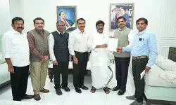 డిప్యూటీ సీఎం భట్టి విక్రమార్కను కలిసిన ఓయూ ప్రొఫెసర్లు.. డిప్యూటీ సీఎం భట్టి విక్రమార్కను కలిసిన ఓయూ ప్రొఫెసర్లు..