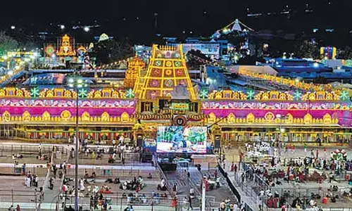 తిరుమలలో ఏమాత్రం తగ్గని రద్దీ.. దర్శనానికి నిరీక్షణ తప్పదు!