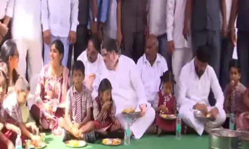 తెలంగాణ విద్యార్థులకు గుడ్ న్యూస్.. బ్రేక్ ఫాస్ట్ పథకం ప్రారంభం