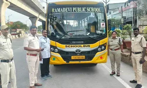 రాష్ట్రంలో స్కూల్ బస్సులపై రవాణా శాఖ ఉక్కుపాదం.. 245 కేసులు నమోదు, 60 బస్సులు సీజ్