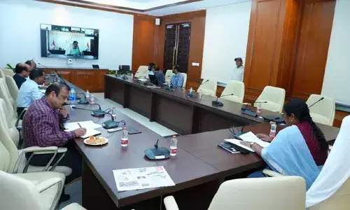 పనితీరు మార్చుకోండి.. ఎంపీఓలు, డీఎల్పీఓలకు మంత్రి సీతక్క వార్నింగ్